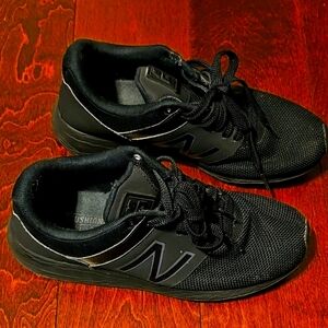 New BalanceWomen's 8.5 Black Running Shoes